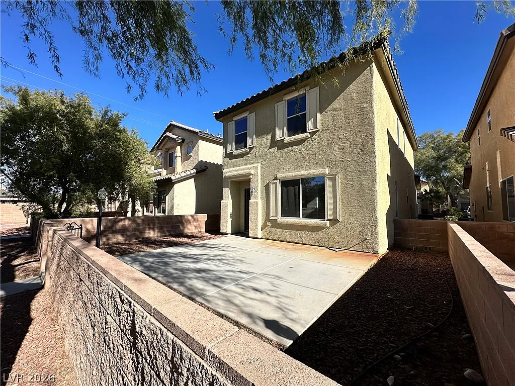 3 bed, 2.5 bath, 1489 sqft, $1,735 — Photo 3
