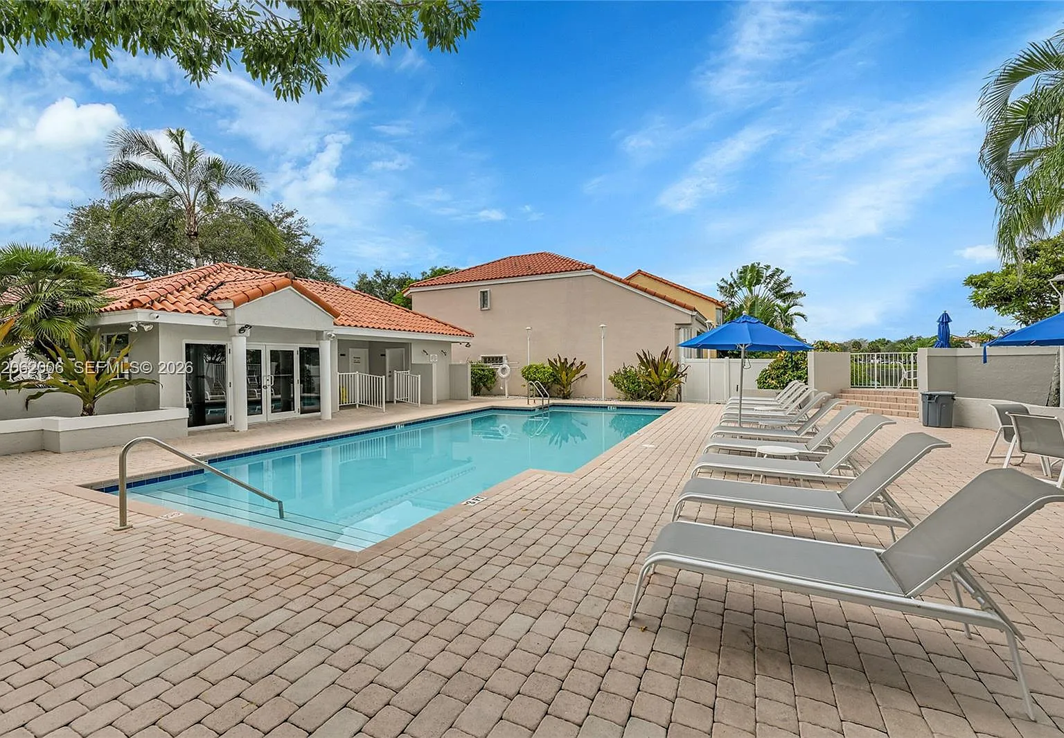 Emerald Pointe — Photo 1