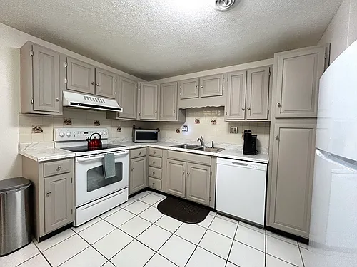 15 Thompson Dr #12 Photo 1