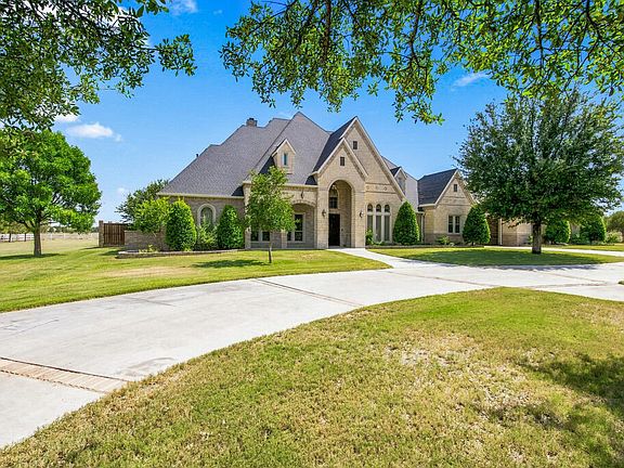 4th image of 3215 Lantana Ln