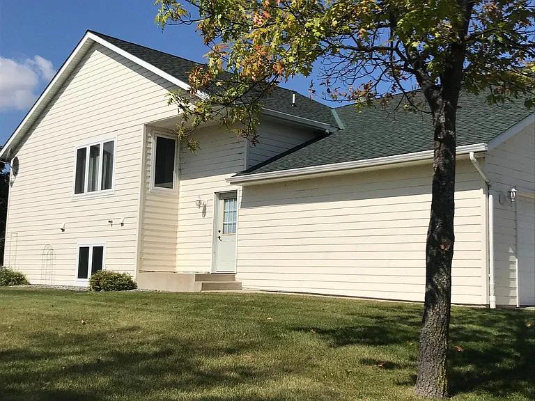 1031 Prairie View Dr SW — Photo 1