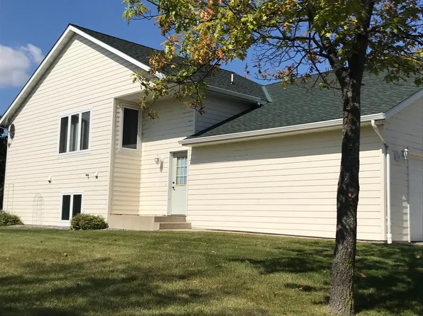 1031 Prairie View Dr SW, Hutchinson, MN 55350