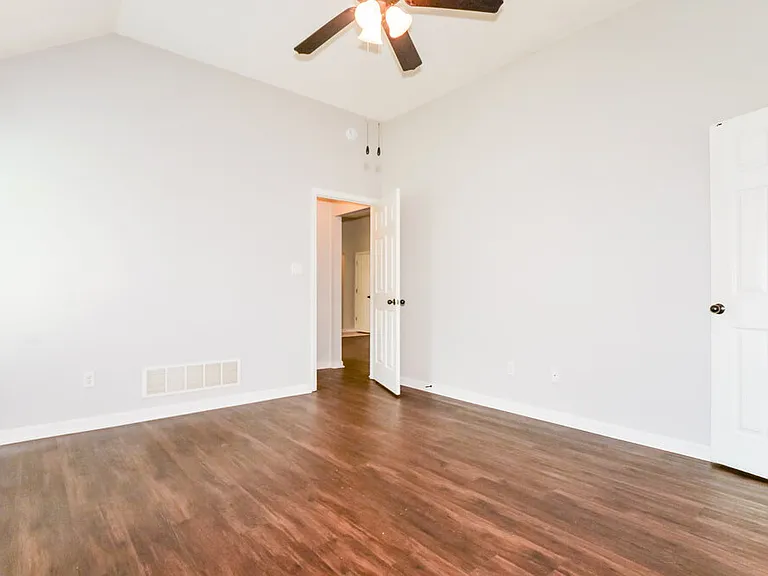 7852 Ridgedale Dr — Photo 10