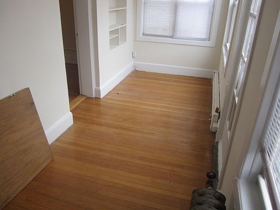4th image of 2326 33rd St #1