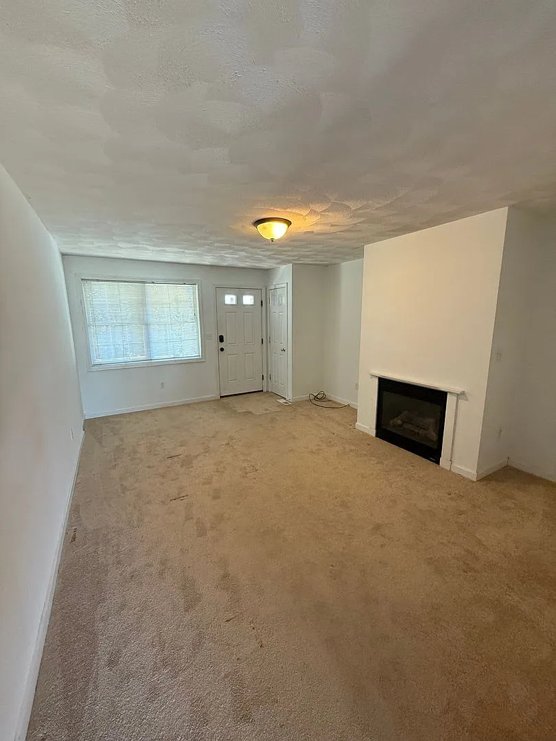 spacious three-bedroom townhouse! — Photo 4
