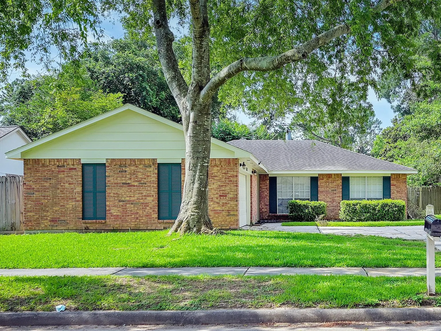 3 bed, 2.0 bath, 1355 sqft, $1,895 — Photo 1