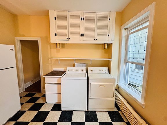 4th image of 281 Rochelle Ave Floor 1