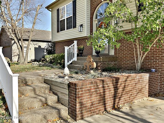 4th image of 3264 Bluegrass Dr