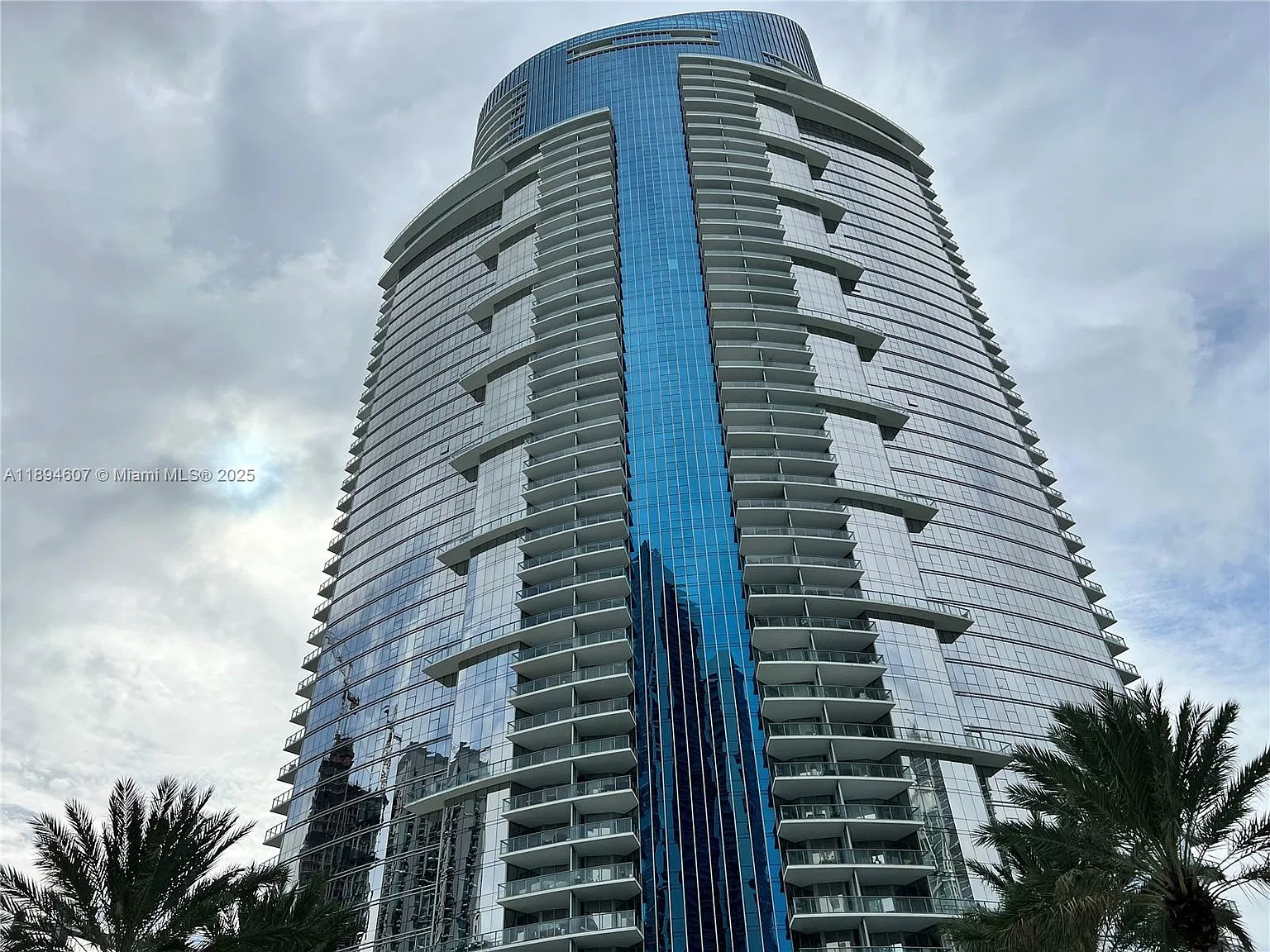 NE 1st Ave, Miami — Photo 2