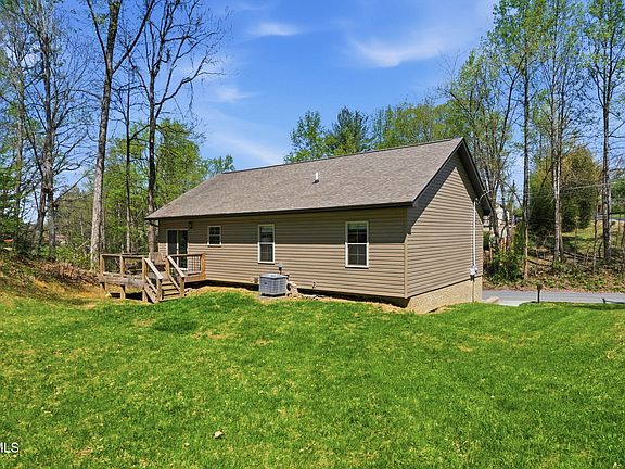 4th image of 353 County Farm Rd