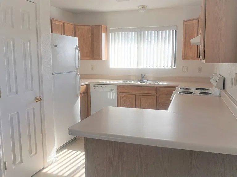 4410 Buena Loma Way #D — Photo 8