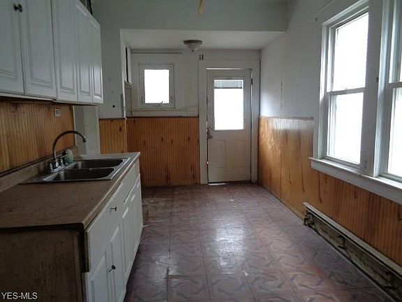 3rd image of 1559 W 102nd St