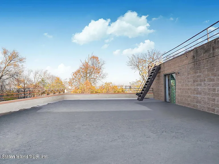703 Bay St — Photo 13