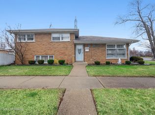 7734 E Prairie Rd, Skokie, IL 60076