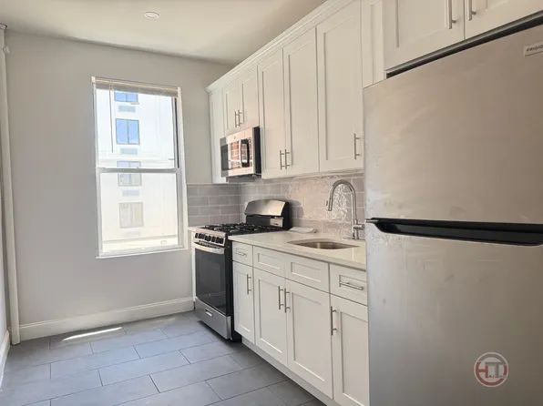 1817 Parkview Ave #2R, Bronx, NY 10461