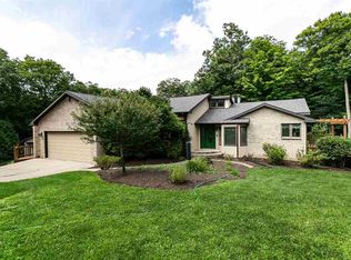 15647 Abbey Cir, Peosta, IA 52068