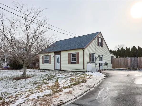 30 Sowams Dr, Bristol, RI 02809