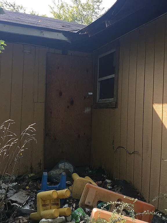 1524 Park Ln photo 1