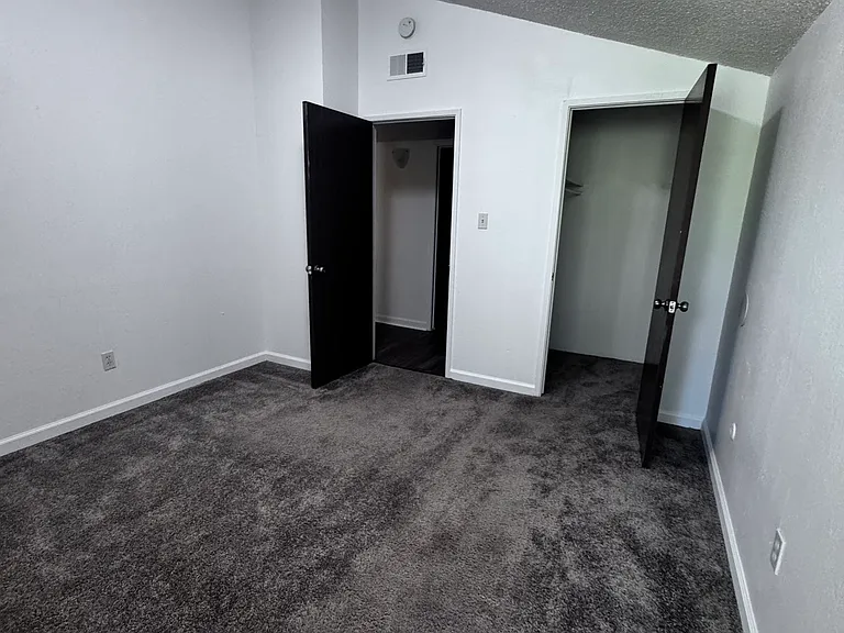 Alvarado Parkside — Photo 15