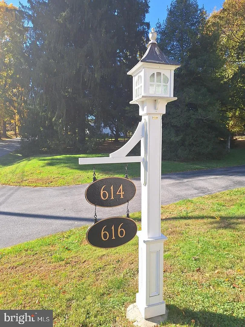 2 bed, 1.5 bath, 1310 sqft, $2,400 — Photo 3