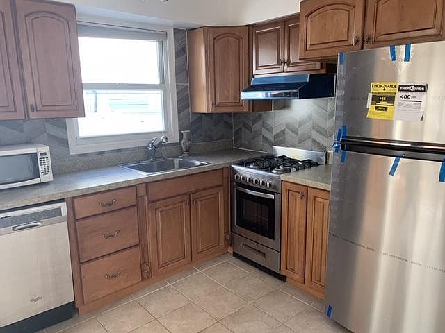 1st image of 9 Elwood Ave Floor 1