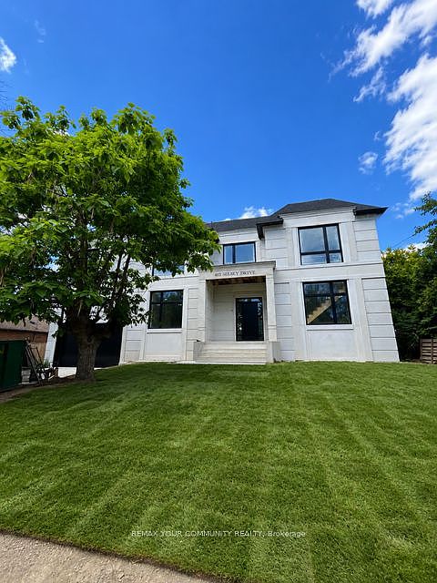 1st image of 483 Selsey Dr