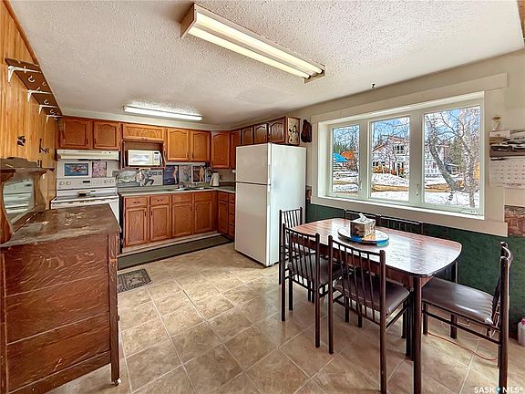 5th image of 903 Balsam STREET
