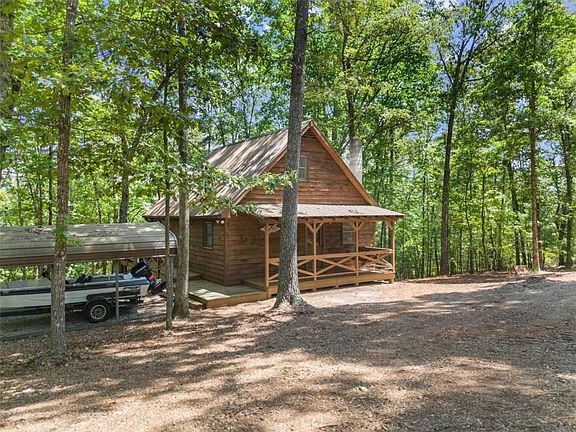 3rd image of 486 Laurel Cir
