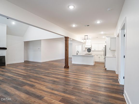 3rd image of 230 Blackberry Hill Ln