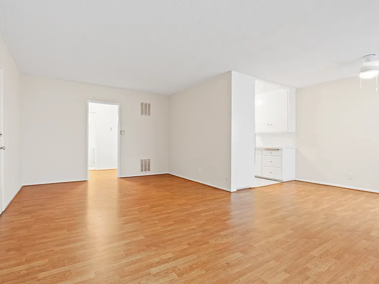 Living Room/Breakfast Area
