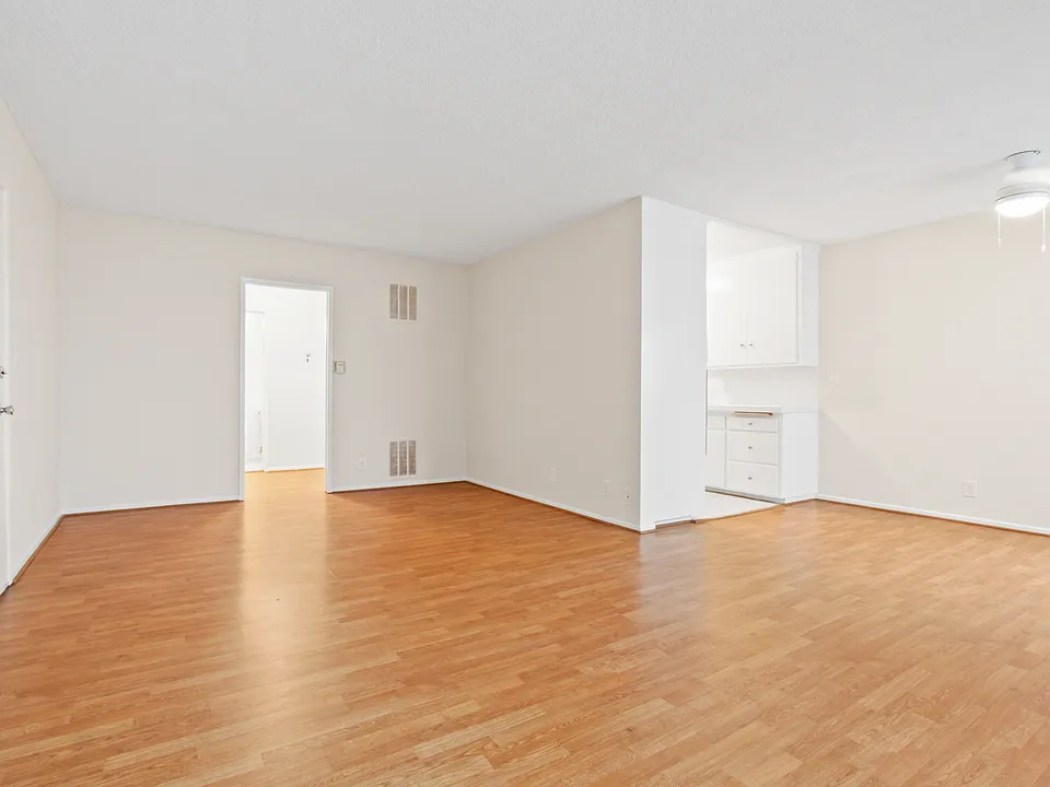 Living Room/Breakfast Area