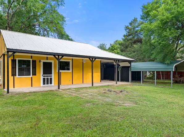 305 Chelsea Dr, Streetman, TX 75859