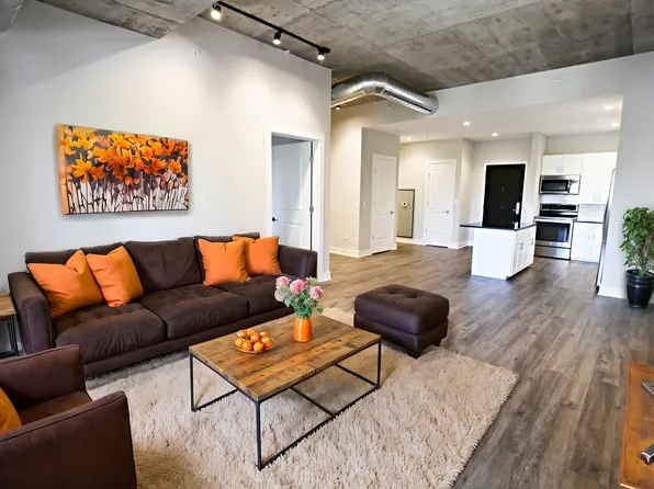 The Eagle Building - 3833 N Broadway