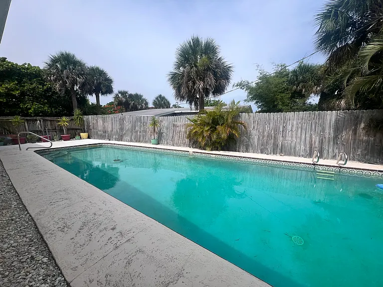 2140 Palm Ave — Photo 9