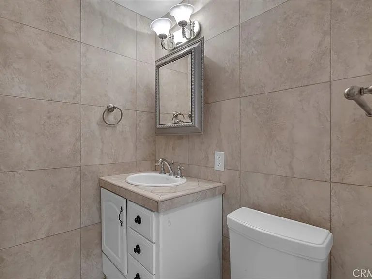 479 Calle Cadiz #B — Photo 18