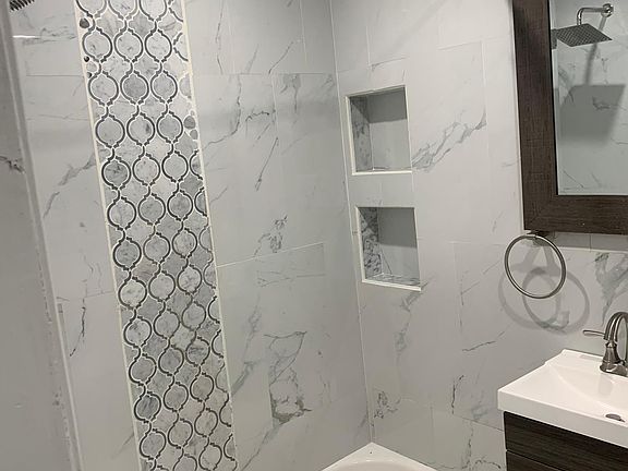 5th image of 2301 W Clearfield St APT 2301