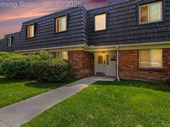 1880 Colonial Village Way, Waterford, MI 48328