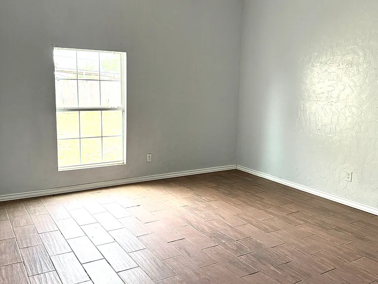 506 S Madison St — Photo 14