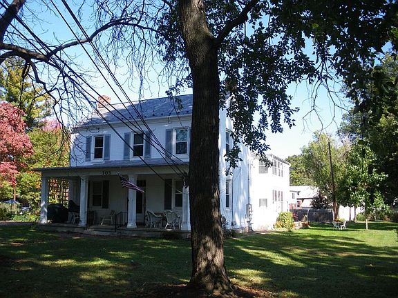 2nd image of 703 Rosemont Ave APT 1