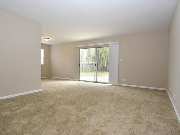 2nd image of 205 E Cedarwood Ct