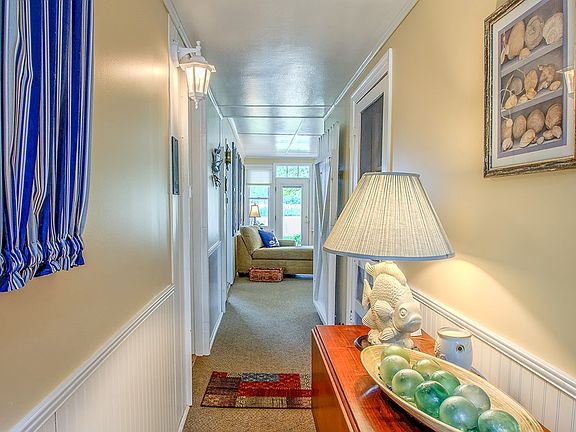 3rd image of 400 Waterview Dr