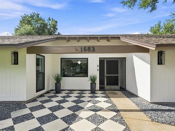 5th image of 1683 OAK PLACE