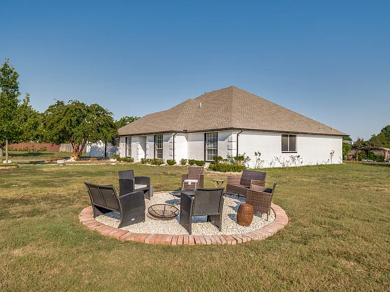 1010 Oakbrook Dr — Photo 16