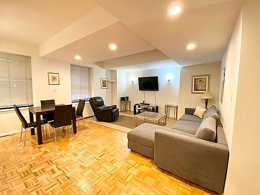 1st image of 150 W 51st St #14011