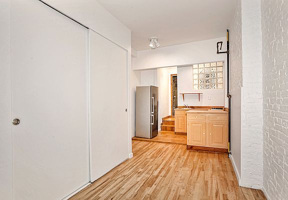 4th image of 428 E 9th St #2