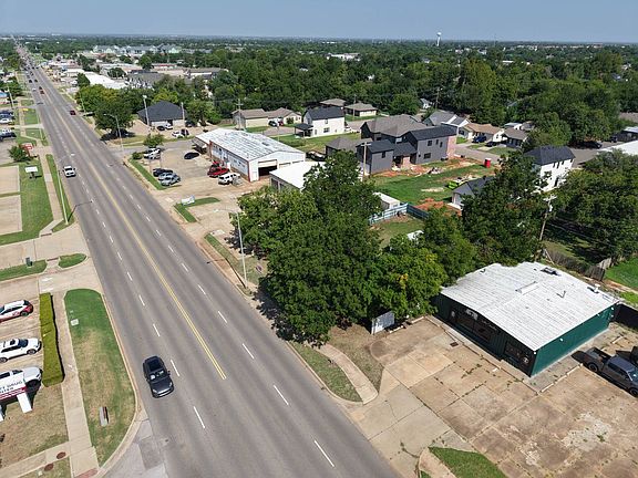 3rd image of 407 W Edmond Rd