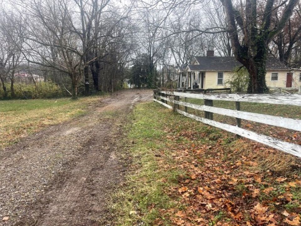 1st image of 588 19th Ave W
