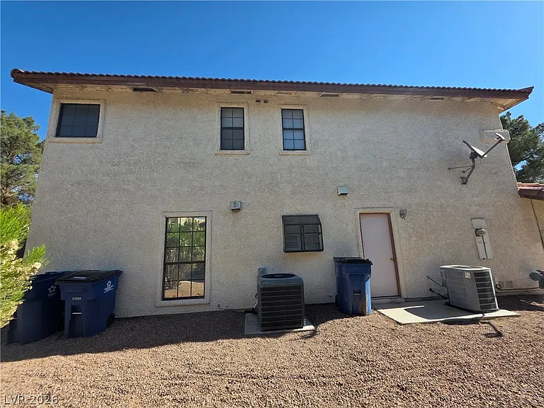 4801 Fiesta Lakes St — Photo 12