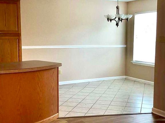 3rd image of 208 Southridge Ln APT A1