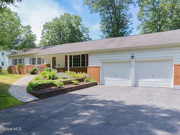5th image of 12 Garrison Ln
